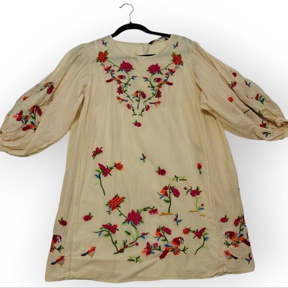 Zara Premium Embroidered Parrots Red and Cream Resort Mini Dress Crew Neck Sz L - Picture 2 of 10